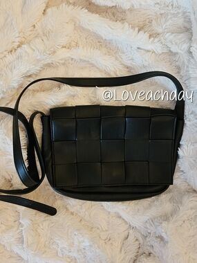 Worthington✨️Woven Crossbody Crossbody Bag - Black